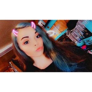 Meet your Posher, Emilee